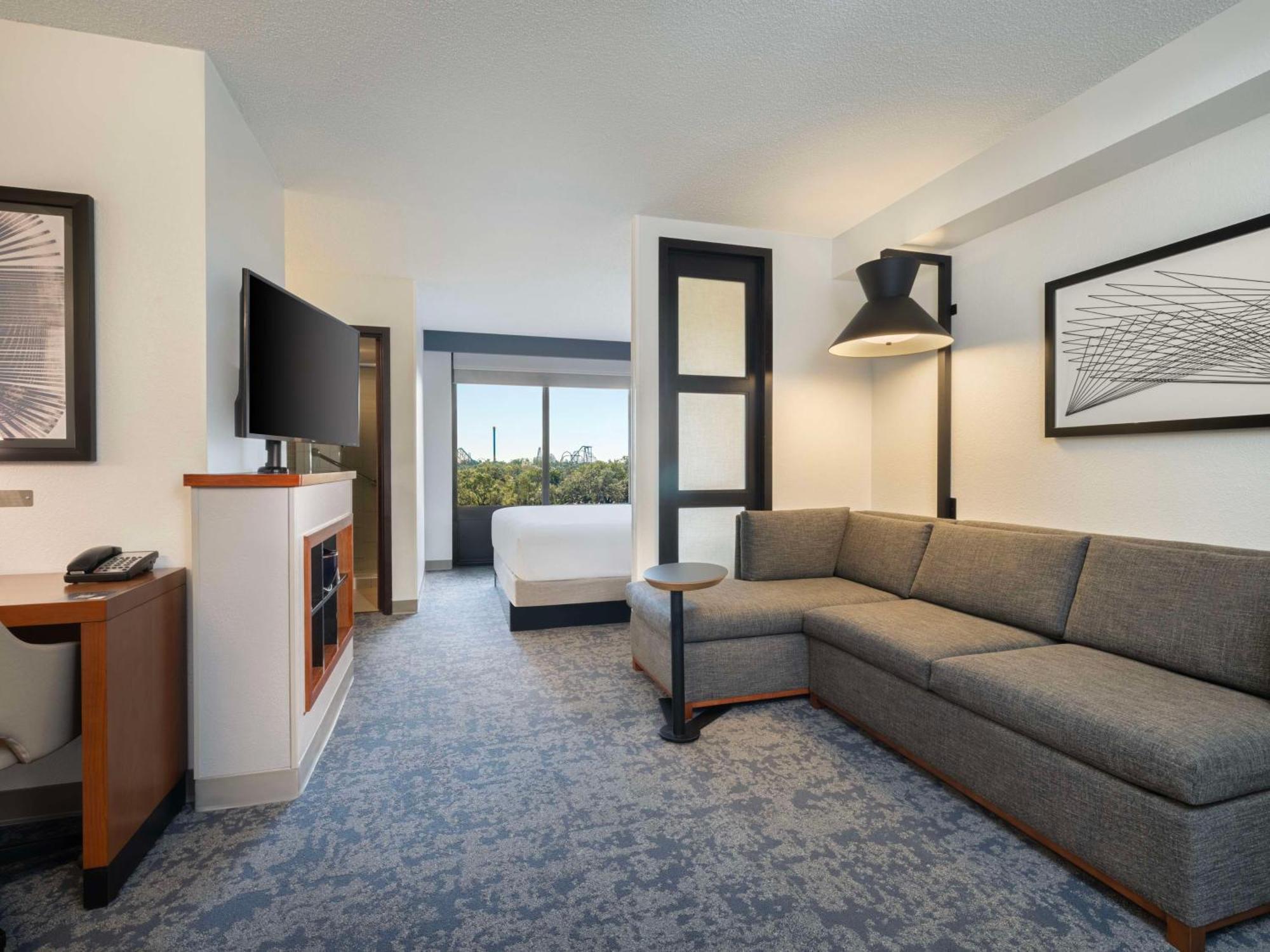Hyatt Place Center 3*
